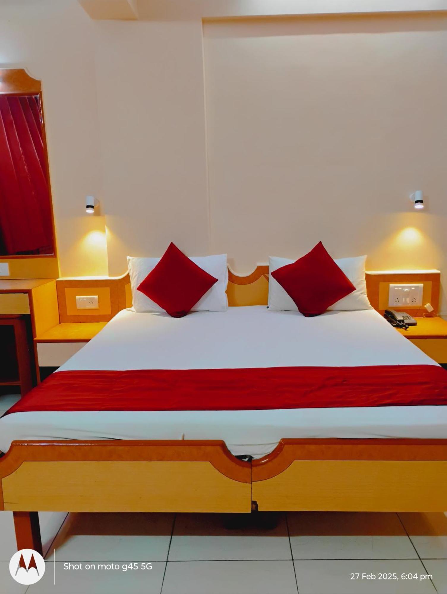 Saigal Guest House Mumbai Bagian luar foto