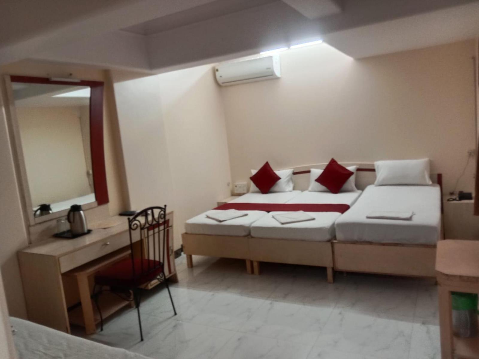 Saigal Guest House Mumbai Bagian luar foto