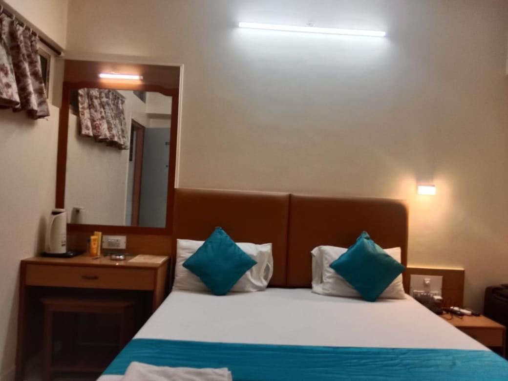 Saigal Guest House Mumbai Bagian luar foto