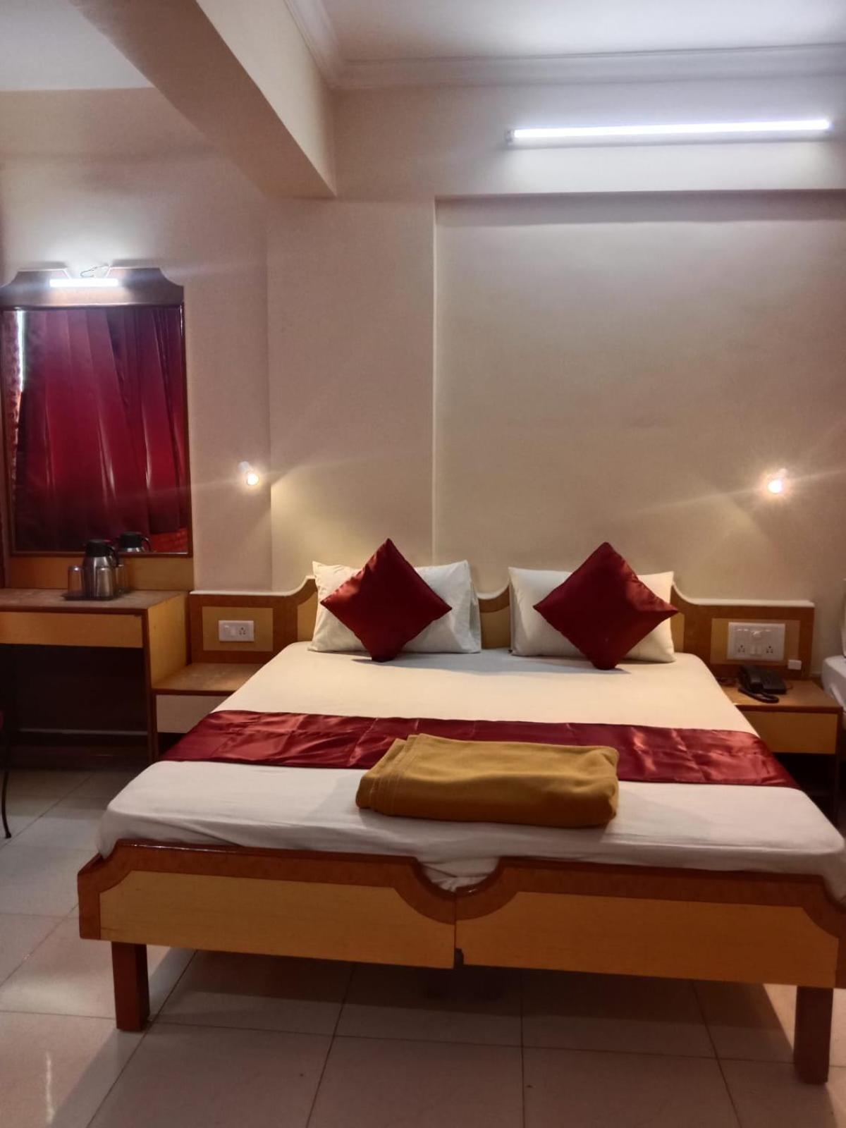 Saigal Guest House Mumbai Bagian luar foto